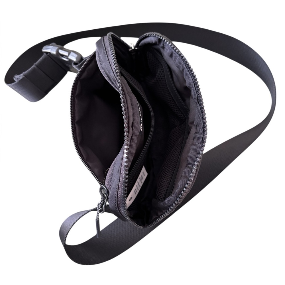 Lululemon Everywhere Belt Bag - Picture 5 of 7